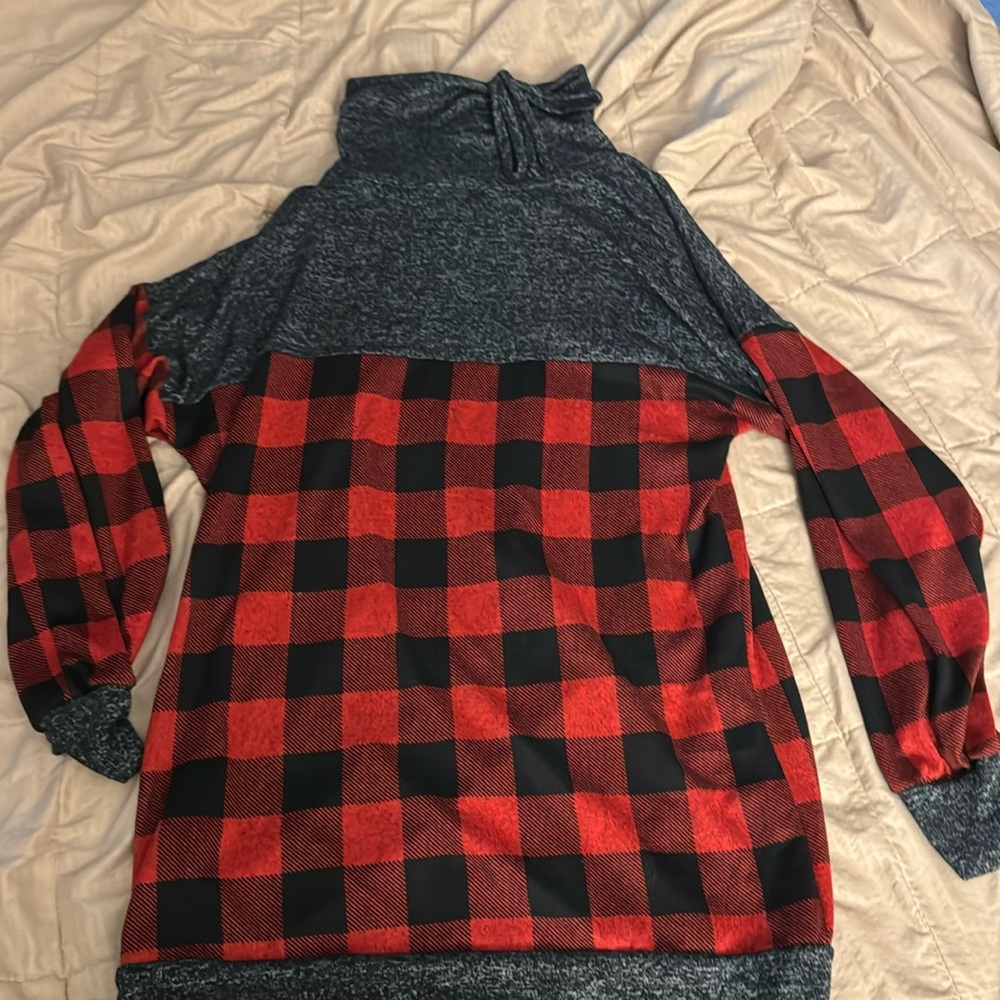 Size M, women’s Magic Fit dark grey and red tunic, just too big